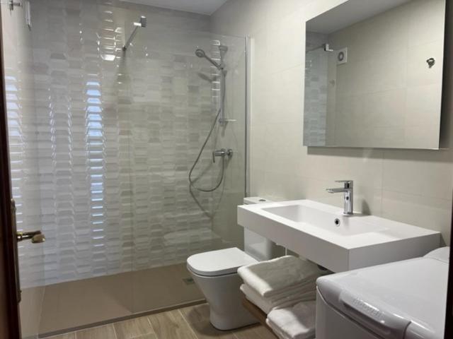 קומיאס Apartamentos Club Condal מראה חיצוני תמונה
