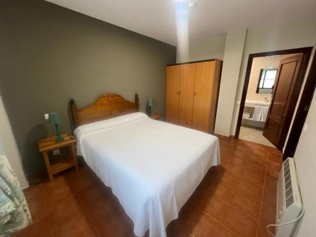 קומיאס Apartamentos Club Condal מראה חיצוני תמונה