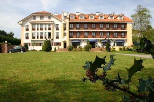 קומיאס Apartamentos Club Condal מראה חיצוני תמונה